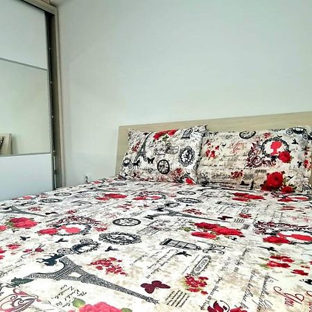 Elyse Comfortable Apartment Close To Palas Mall Iasi Exterior foto